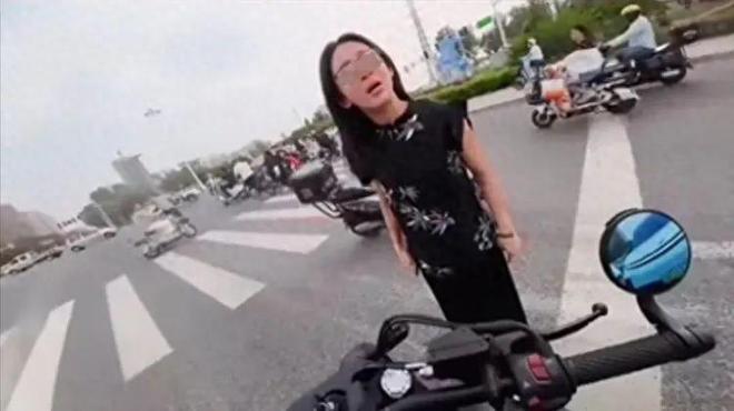 续：女司机气到流产公布完整行车记录仪凯发k8登录河北女司机与骑手冲突后(图8)